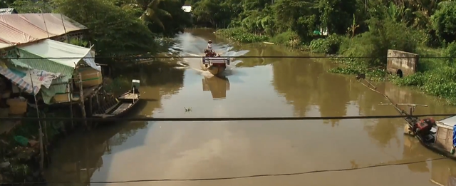 越南新娘,13万就被卖给45岁粗汉,要往娘家偷寄钱,细扒一言难尽
