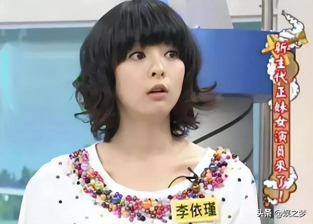 钟嘉欣竟在家生娃！全身赤裸躺浴缸用力，助产士忙孕肚浇水剪脐带