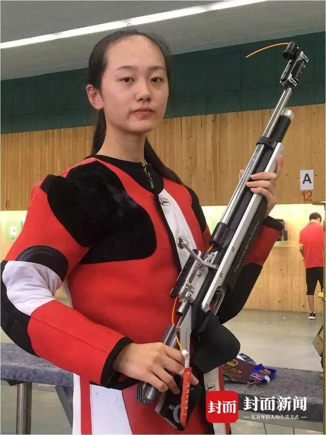 18岁高中女生连夺四金,叮嘱父母不要发朋友圈!妈妈:已发,把她屏蔽了