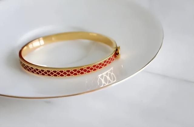 凯特、戴妃同款手镯，英国王室都爱的瓷器，情人节送礼大气有格调