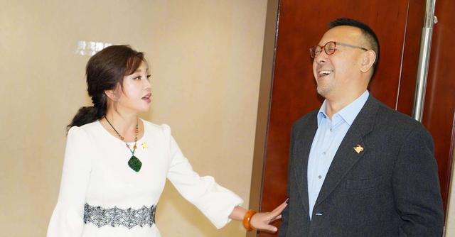 人前很清纯，人后却疯狂？这10位情史混乱的女星，才是“老司机”