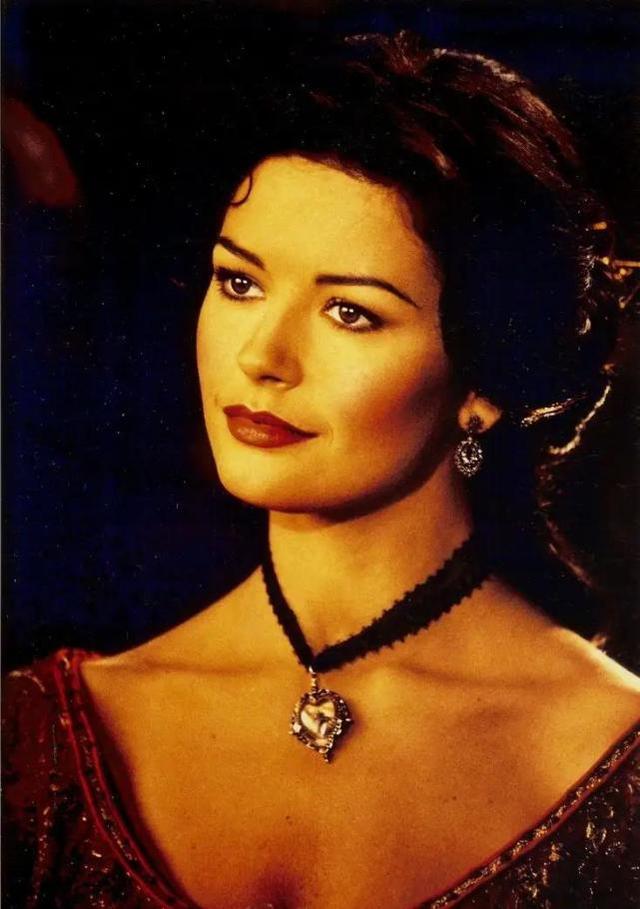 殿堂级的美人！“世界第一美”—凯瑟琳泽塔琼斯写真赏