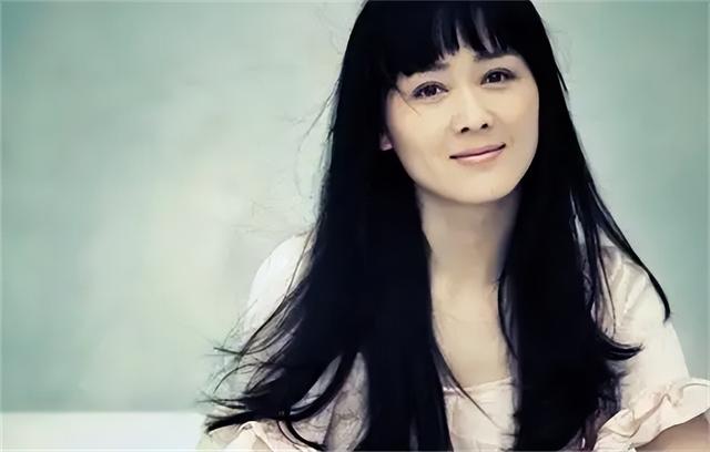 她曾被前夫一巴掌打跑!二婚嫁给体操世界冠军,如今婚姻幸福甜蜜