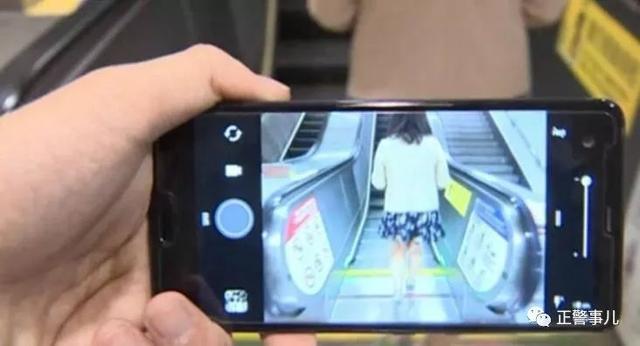 住手，放开那个姑娘