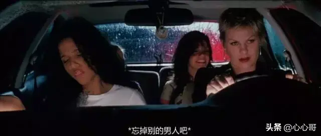 昆汀、猛女、B级片，这片看完就一个字「爽」