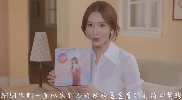 47岁林志玲产后拍写真,穿镂空透明长裙超大胆,身材火辣超级性感