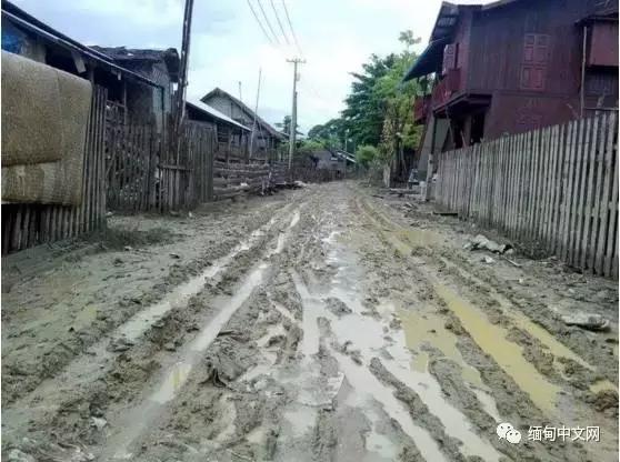 面对公务员“不作为”，泰国美女“脱衣服”，缅甸帅哥“钓小鱼”