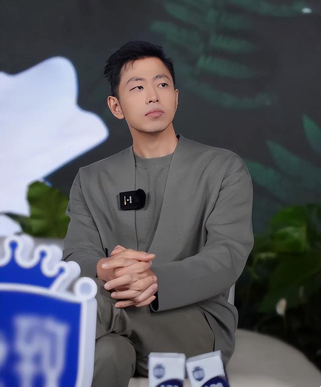 时隔8年，他凭啥再度“封神”？