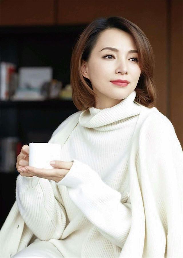 央视10大美女主持人,个个才貌双全,董卿知性,海霞端庄