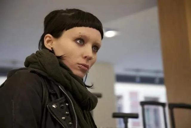 美国这一夜，国际女星风情万种，有人保守有人真大胆，但都不怕冷