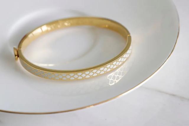 凯特、戴妃同款手镯，英国王室都爱的瓷器，情人节送礼大气有格调