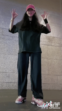 坐拥100万粉丝的美少女,直播间点赞量高达1亿,实力如何?