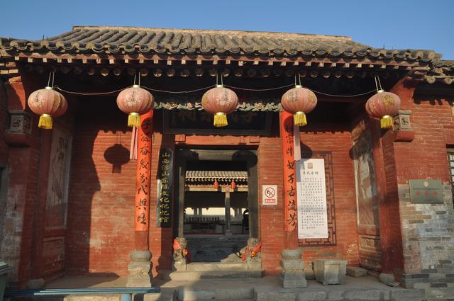 留有残缺的贞洁牌坊，隐藏着女子不为人知苦楚羞涩的往事