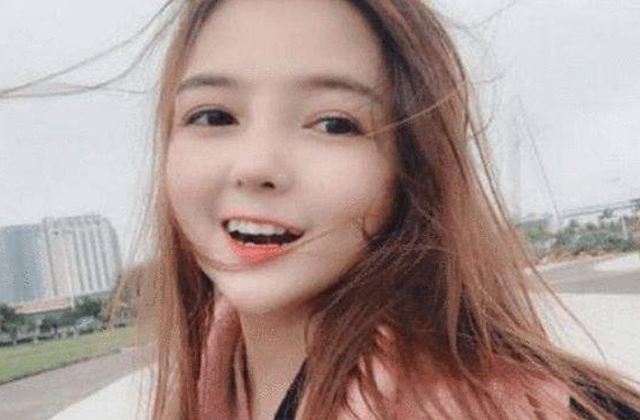 “最美袖珍人”黄韵伊,1米35酷似女明星,年入百万仍然单身