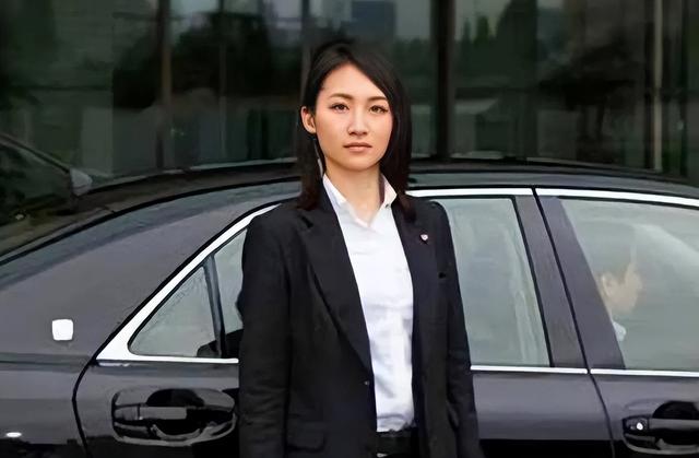 安倍贴身美女保镖又火了!朴槿惠的美女保镖一张明星脸,气质不输