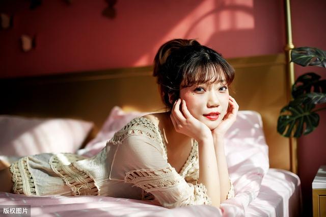 女子与陌生男子玩“情趣游戏”，并将室友拉下水，被判“强奸罪”