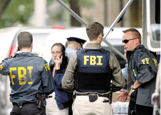 98年美国女子在家赤裸身亡，留下180处伤口，一张照片成破案关键