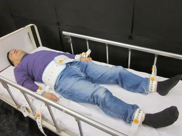 日本14岁少女被绑床上折磨77天！只因患上厌食症？！医院仅被罚110万