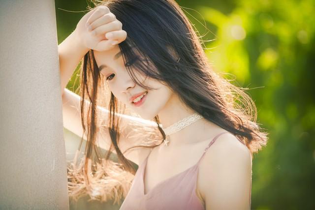 一位妻子在外出差 ，用聊天软件试探老公发现惊天秘密的真实故事。