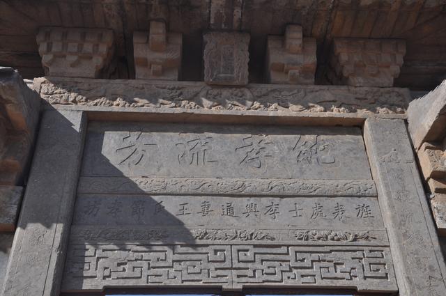 留有残缺的贞洁牌坊，隐藏着女子不为人知苦楚羞涩的往事