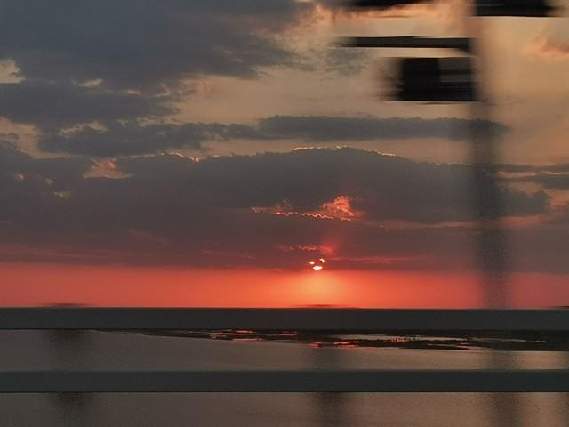 两性交往时，多跟女生聊这些话题，有助于拉近彼此间距离