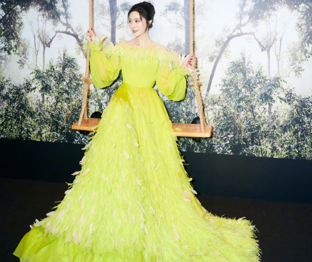 2020年女星红毯十大惊艳造型，可爱在性感面前不值一提