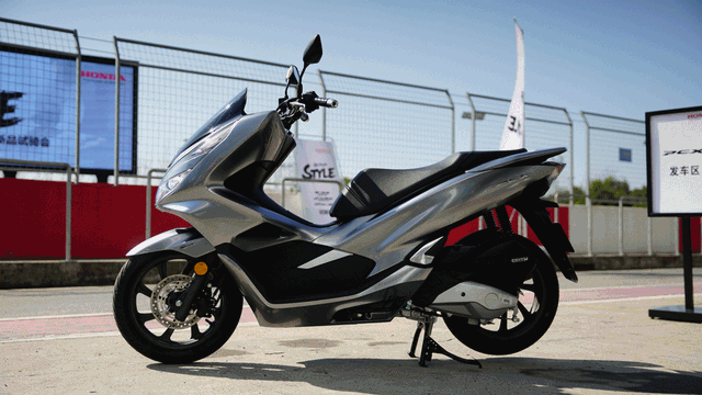 本田最新发布的PCX值不值2.699万元？咱们细节见真章