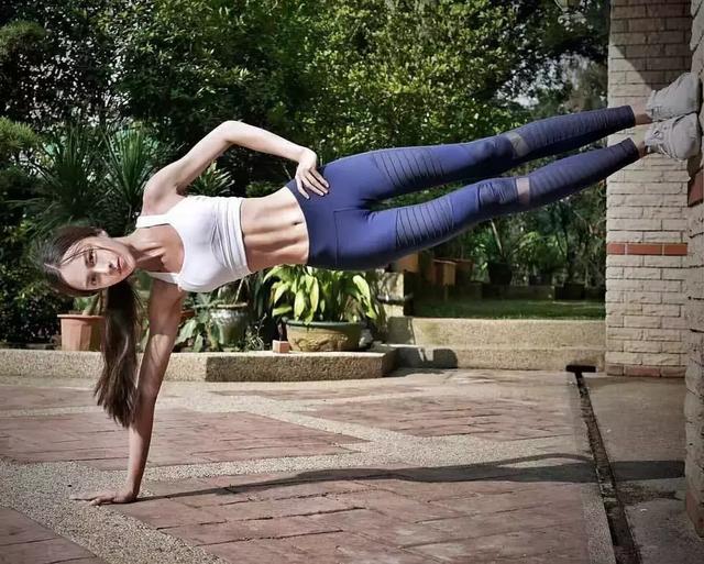 集美貌，才华与身材于一身的美女钢琴师健身起来也太性感了吧！