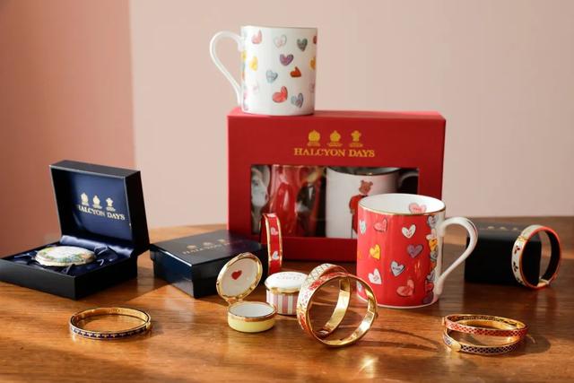 凯特、戴妃同款手镯，英国王室都爱的瓷器，情人节送礼大气有格调