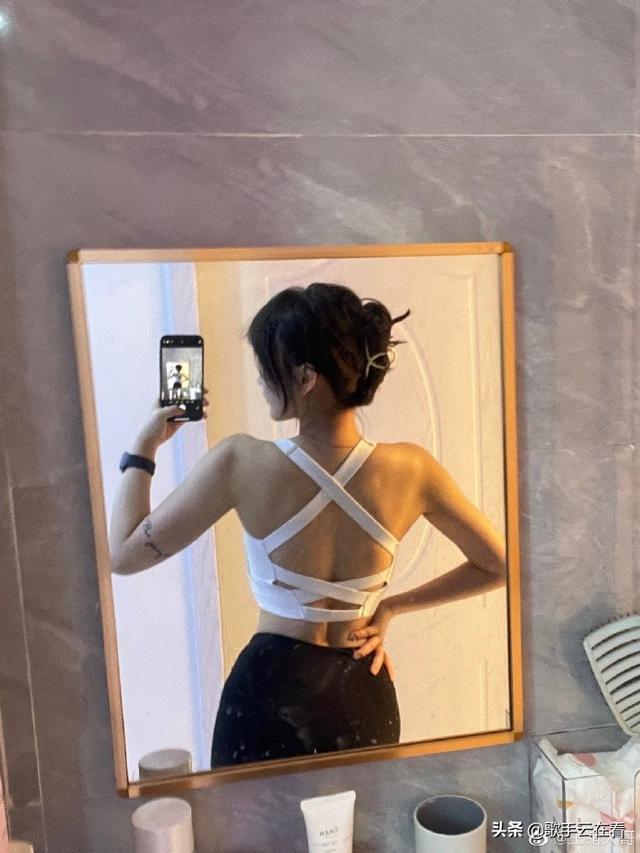 97年美女游戏博主王萌迷人美照欣赏，好漂亮啊