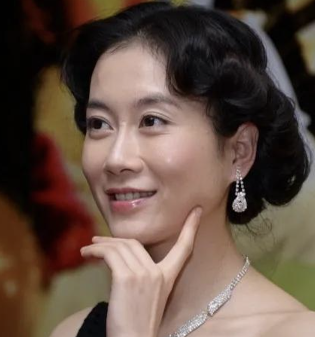 “捧不红”的10位女星，虽然观众扼腕叹息，但火不起来，也是幸运