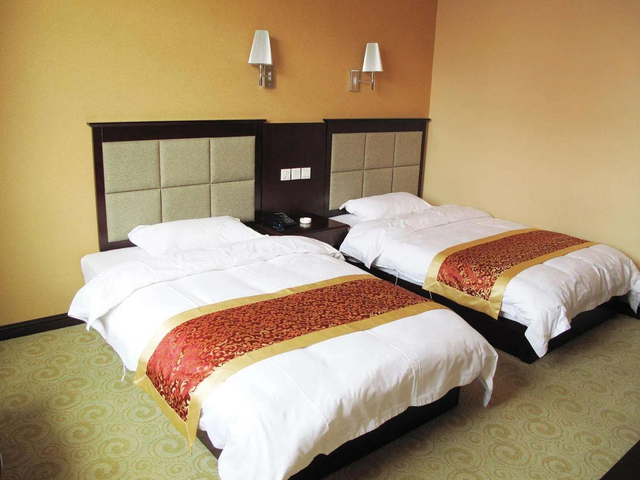 女研究生带母上学，最终宿舍自缢身亡：没有人愿意被脐带栓一辈子