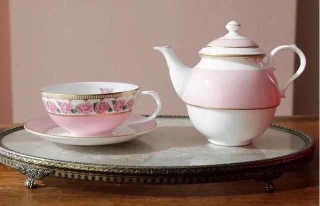 凯特、戴妃同款手镯，英国王室都爱的瓷器，情人节送礼大气有格调