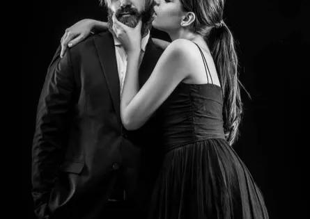 封控，让本来就不想回家的女人留宿在外。男人难忍于他想到的事情