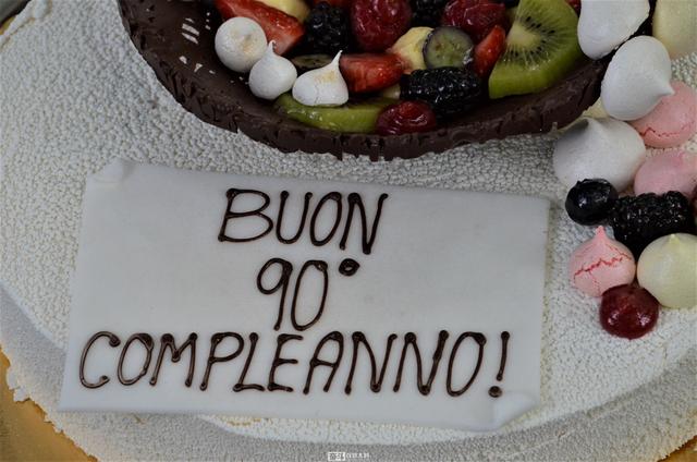 77年前美军偷走意大利小女孩生日蛋糕 女孩90岁时美军归还了蛋糕