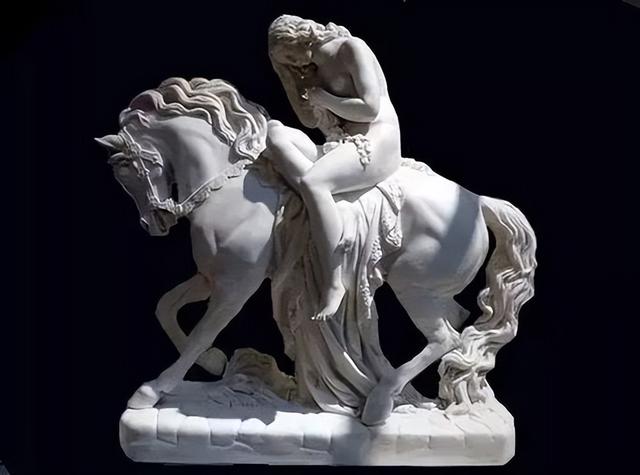 马背上一丝不挂的贵妇人,真实身份是个地主,老公是王朝重臣