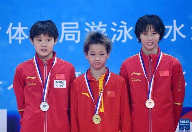 跳水赛尴尬一幕！美女小姐姐有超模般身材，大家却抢着围观全红婵