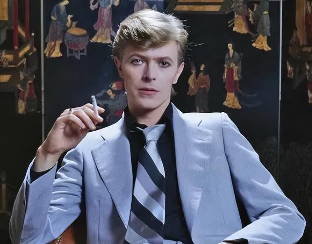 令人惊艳的黑珍珠：伊曼和丈夫甜蜜恩爱24年，哈莉·贝瑞离过3次婚