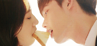 又惹争议了，嘴含戒指接吻，国产剧的吻戏开始了一场“病态传承”