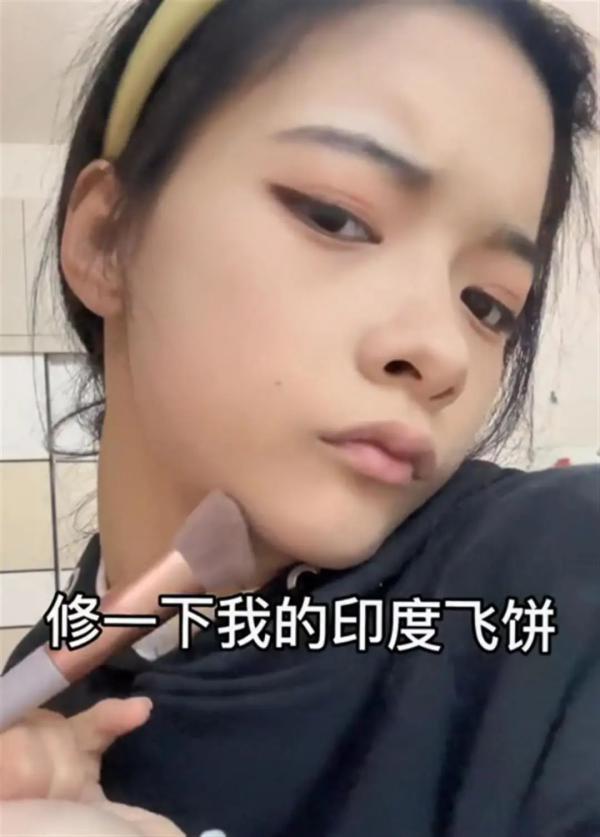 “我没有装病”！拍摄化妆短视频走红，背后有团队炒作？脑瘫女孩回应质疑
