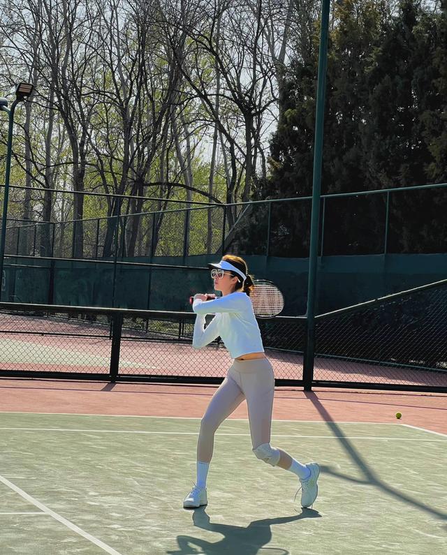 夏天到！20位性感女星接连秀身材，马甲线水蛇腰蜜桃臀，个个养眼