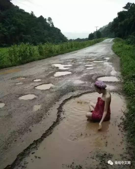 面对公务员“不作为”，泰国美女“脱衣服”，缅甸帅哥“钓小鱼”