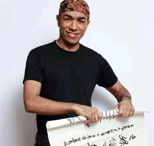 2008年,河南女孩刘雪华不顾反对嫁黑人,婚后得知他是奥巴马弟弟