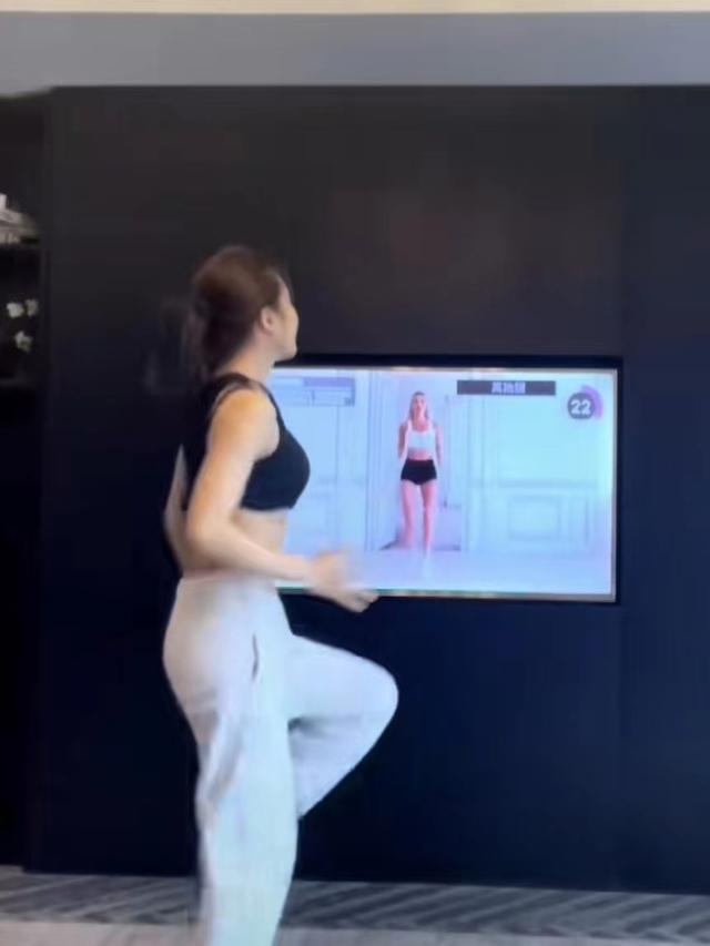 夏天到！20位性感女星接连秀身材，马甲线水蛇腰蜜桃臀，个个养眼