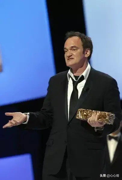 昆汀、猛女、B级片，这片看完就一个字「爽」