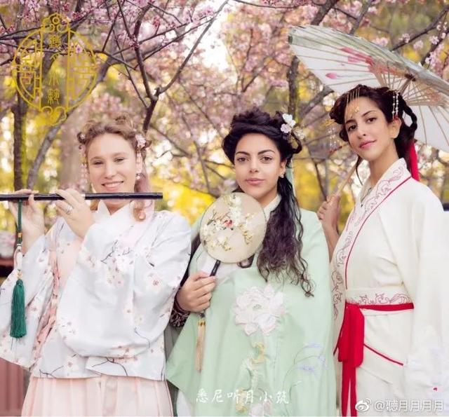 90后中国姑娘，在澳洲街头搞“事情”，竟然美哭外媒、惊动CCTV