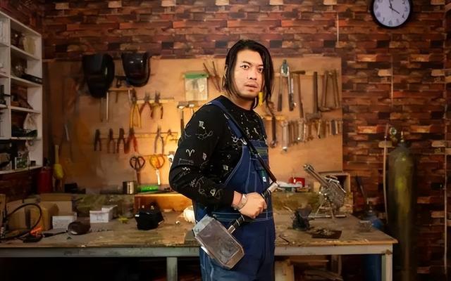 时隔8年，他凭啥再度“封神”？