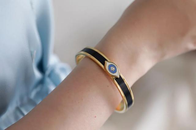 凯特、戴妃同款手镯，英国王室都爱的瓷器，情人节送礼大气有格调