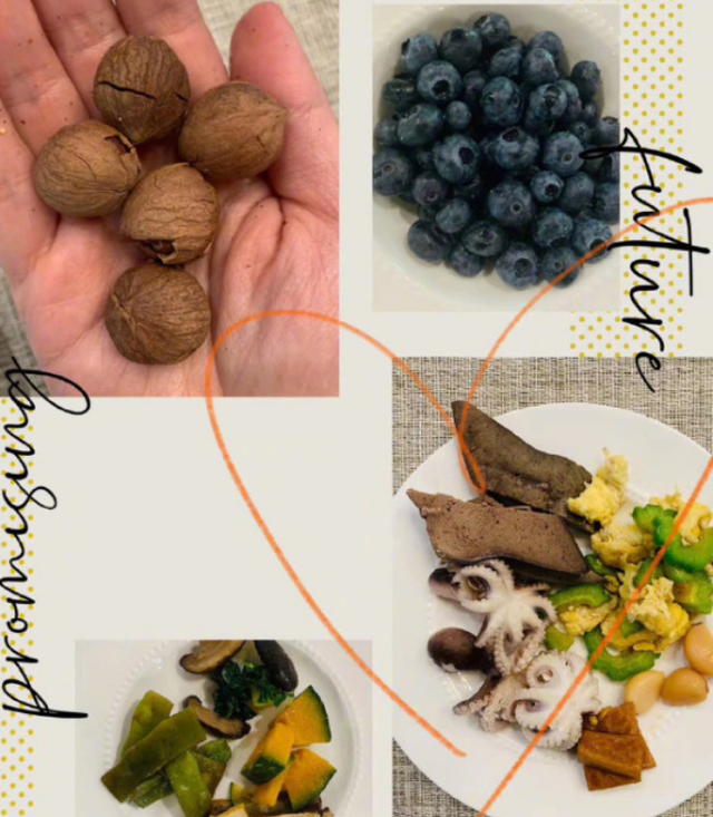 41岁田朴珺咖啡厅练肌肉！穿超短上衣露肚脐，一双筷子腿又细又直