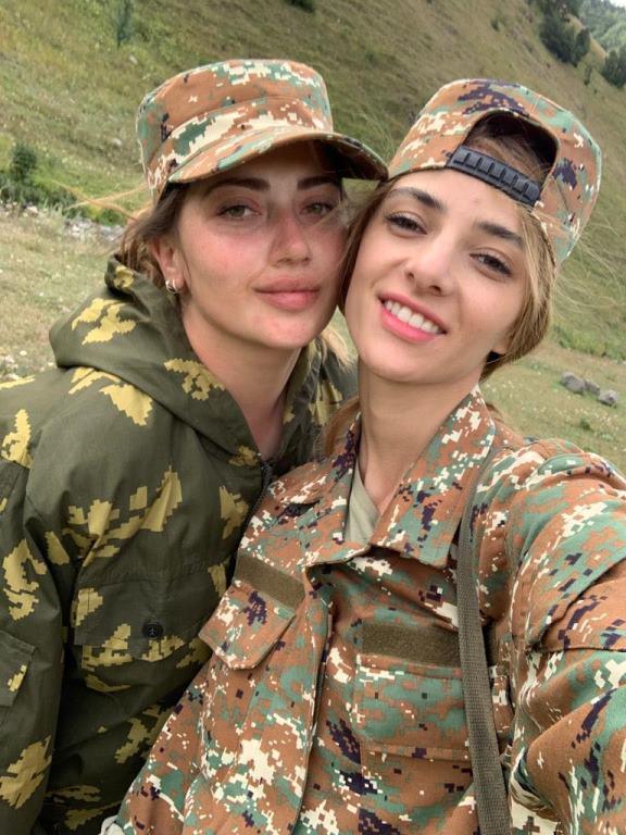 亚美尼亚女兵，能与以色列女兵媲美，7名女星参与训练，坦言太苦